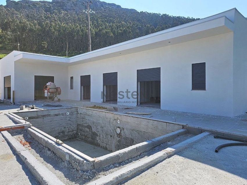 小楼房或独栋别墅出售在Lamas e Cercal