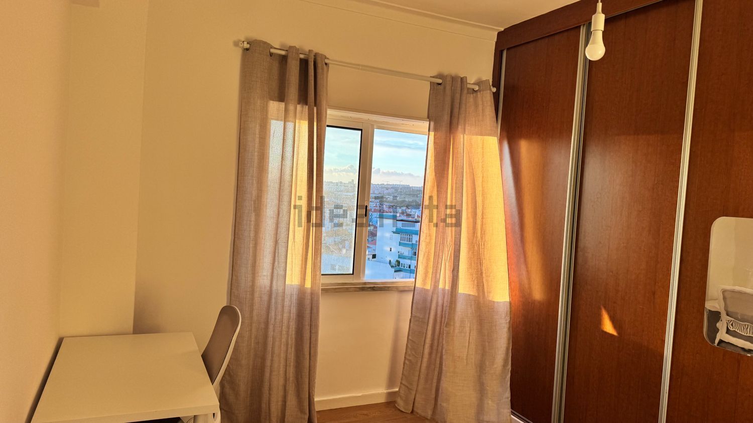 出租房间在Praça da Portela, 17 - 卧室