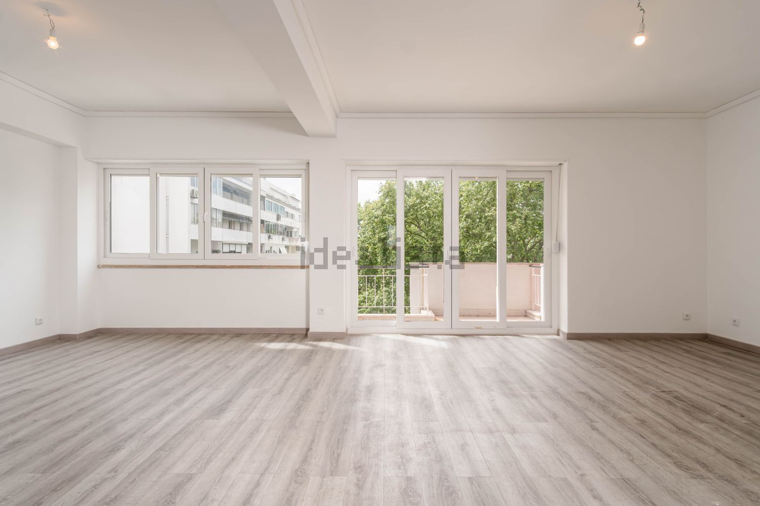 公寓 t3出售在Praça Rainha Santa - 居住