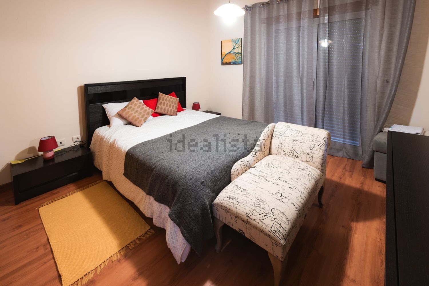 小楼房或独栋别墅出售在Peral - 卧室