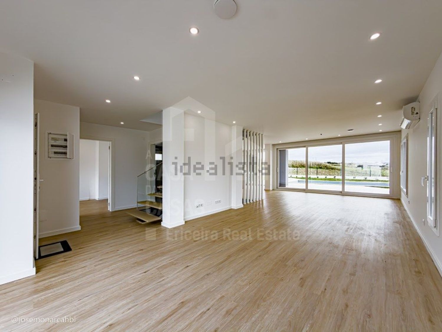 小楼房或独栋别墅出售在São Pedro da Cadeira - 照片