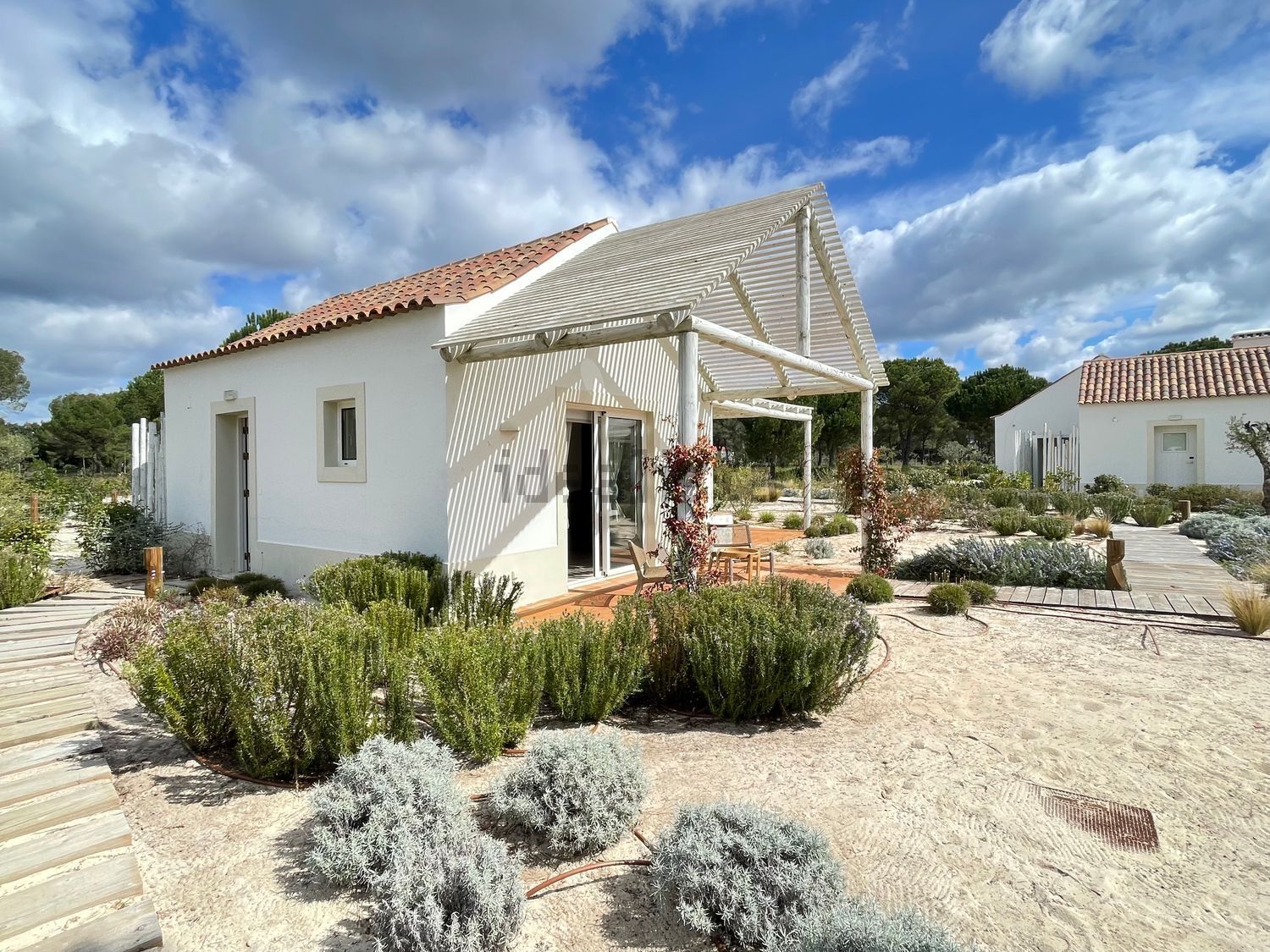 小楼房或独栋别墅出售Authentic Bicas s/n - 外立面