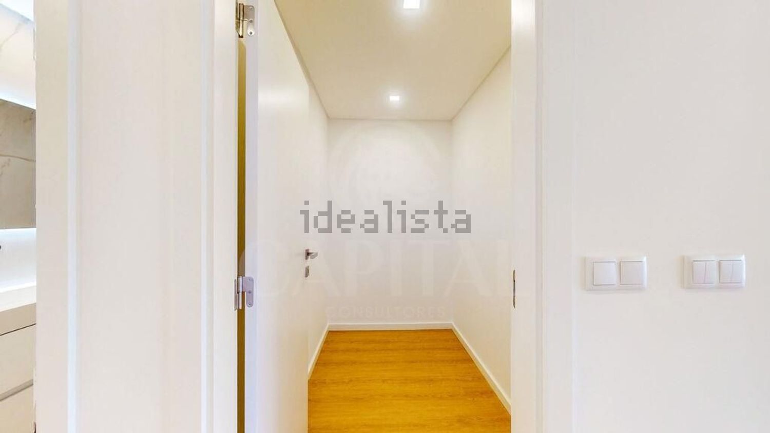 小楼房或独栋别墅出售在Rua da Calheta - 过道