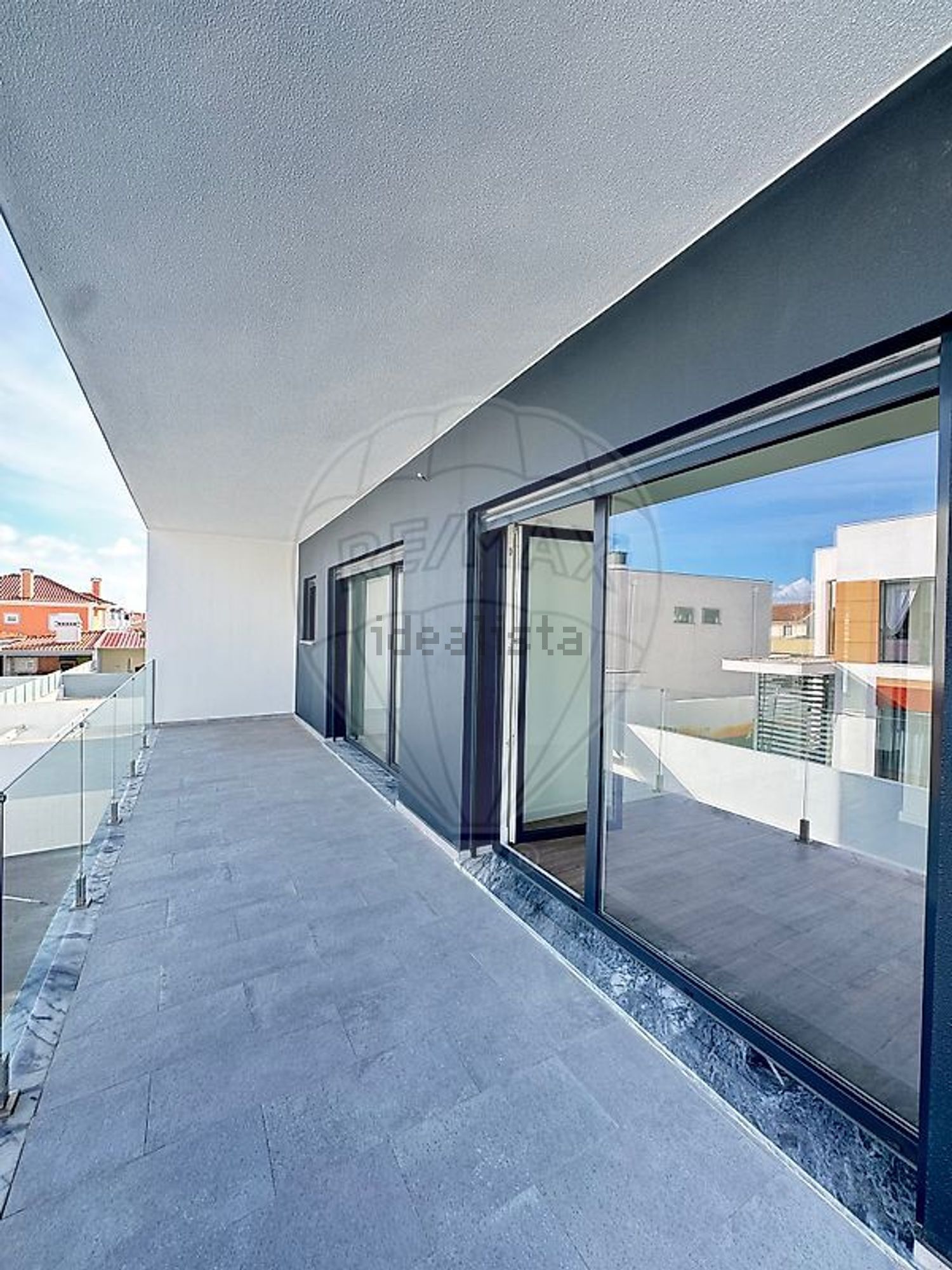 小楼房或独栋别墅出售在Alameda Miguel Torga - 阳台