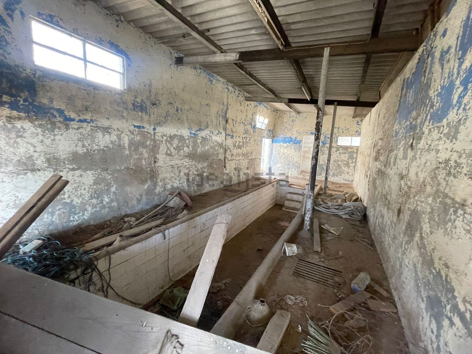 小楼房或独栋别墅出售在Palhais e Coina - 仓库