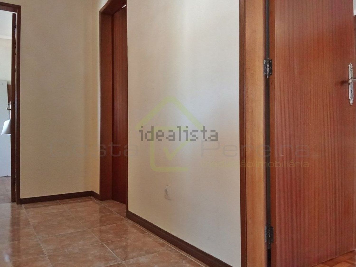 小楼房或独栋别墅出售在Vimeiro - 过道