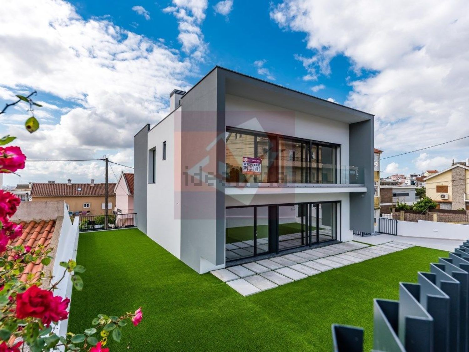 小楼房或独栋别墅出售在Pontinha e Famões - 外立面