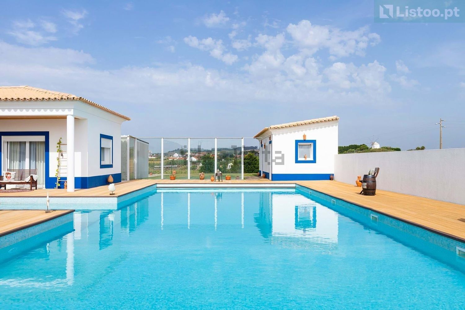 小楼房或别墅出售在Caminho da Murteira - 游泳池