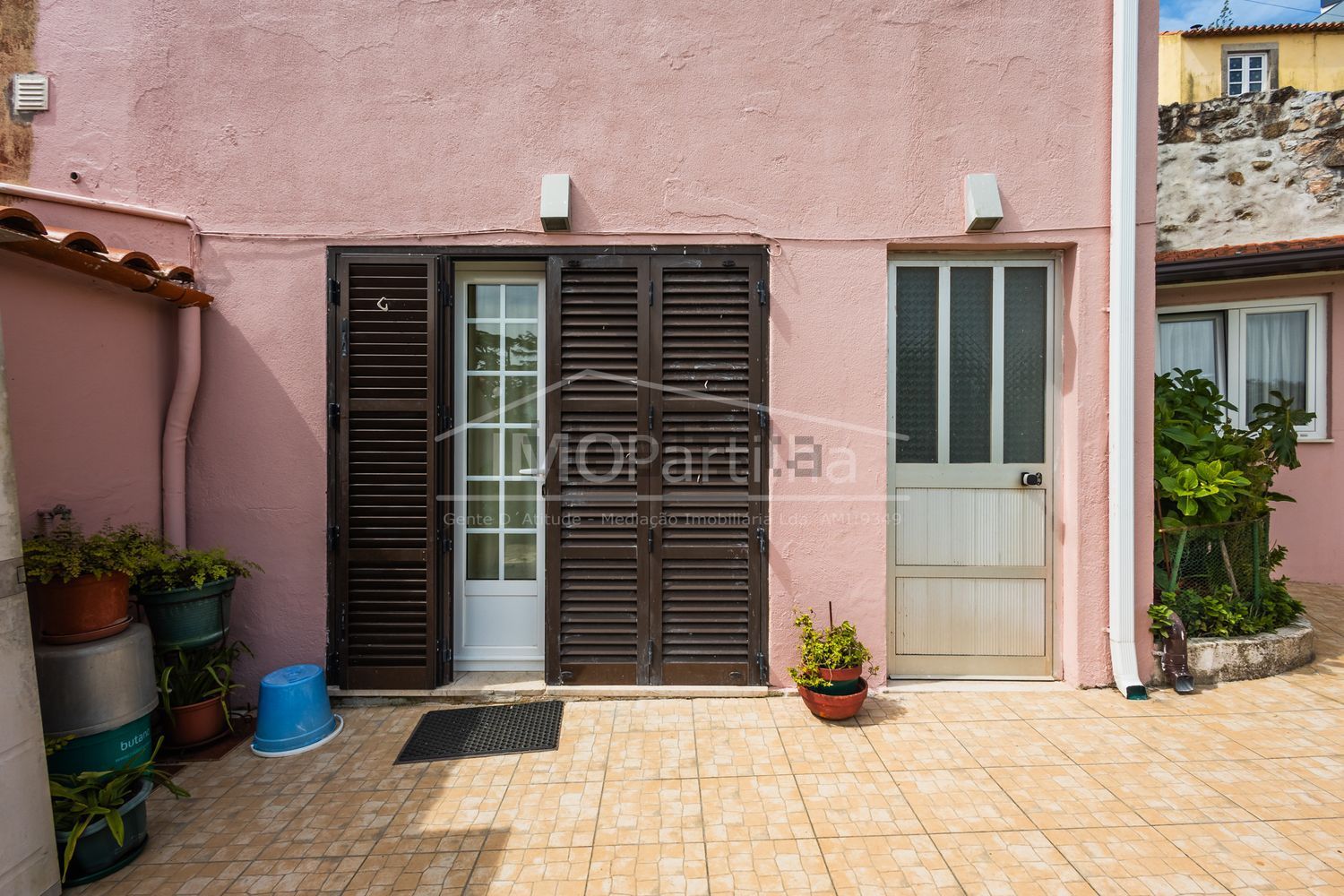 小楼房或独栋别墅出售在Rua Serpa Pinto s/n - 外立面