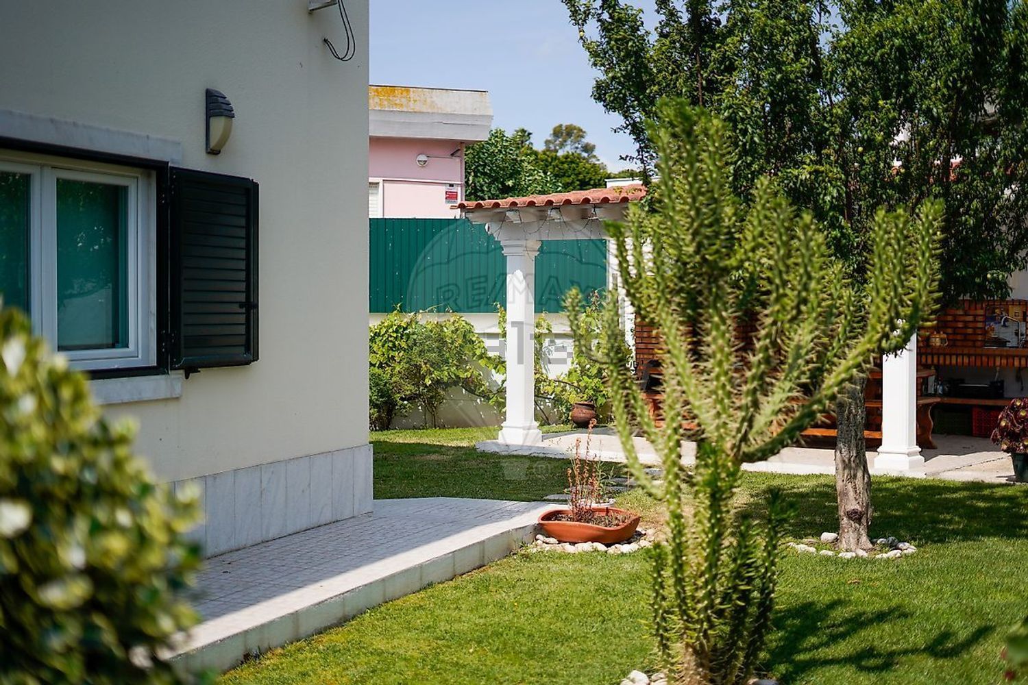 小楼房或独栋别墅出售在Rua Adriano Correia de Oliveira - 外立面