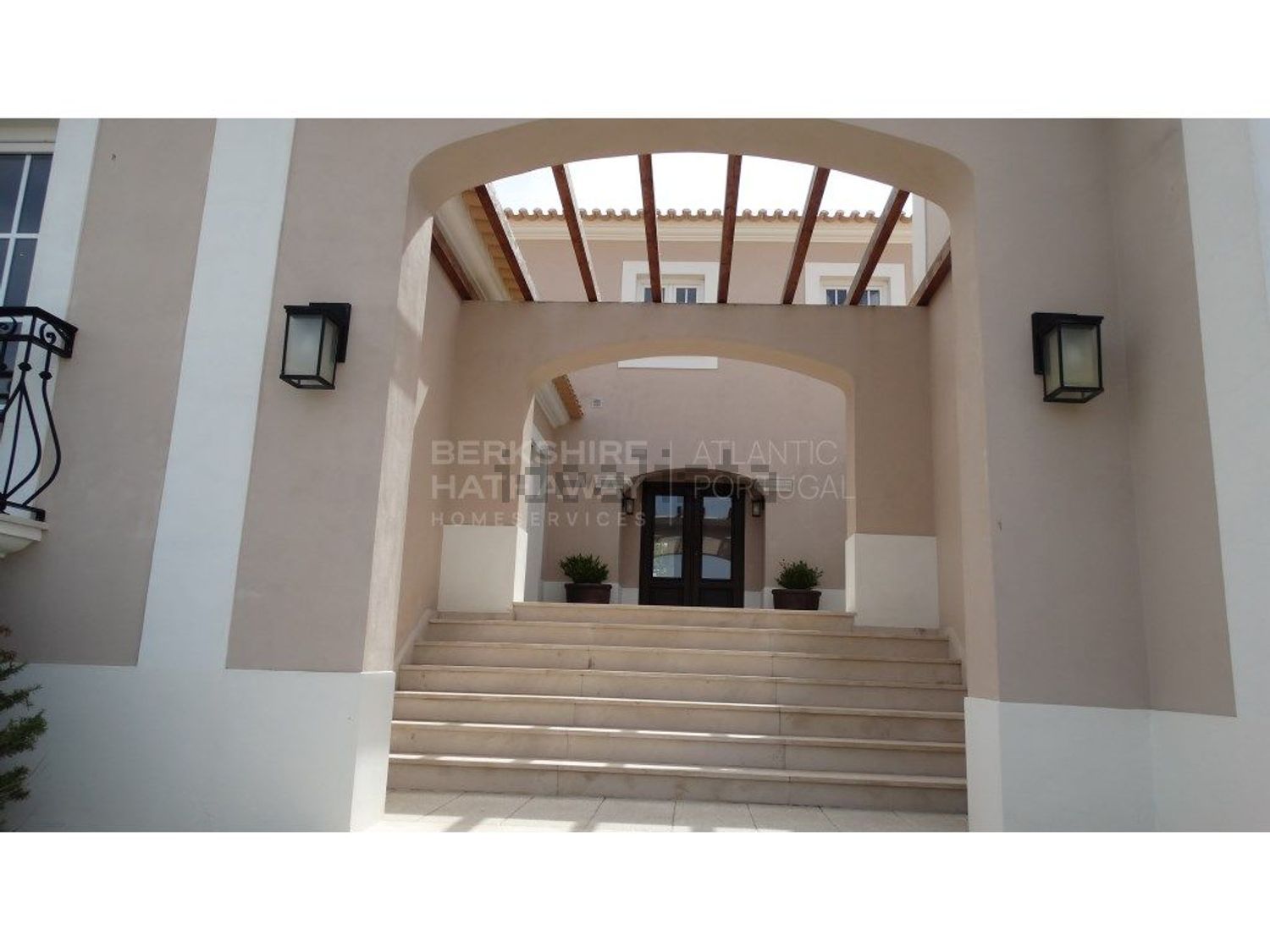 小楼房或独栋别墅出售在Porto Covo - 详情