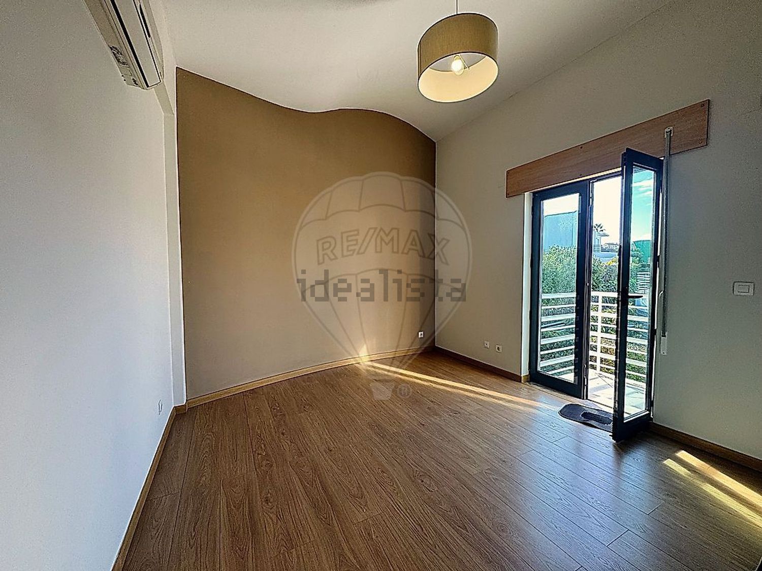 出租小楼房或独栋别墅在Rua Rosa Ramalho, 31 - 居住