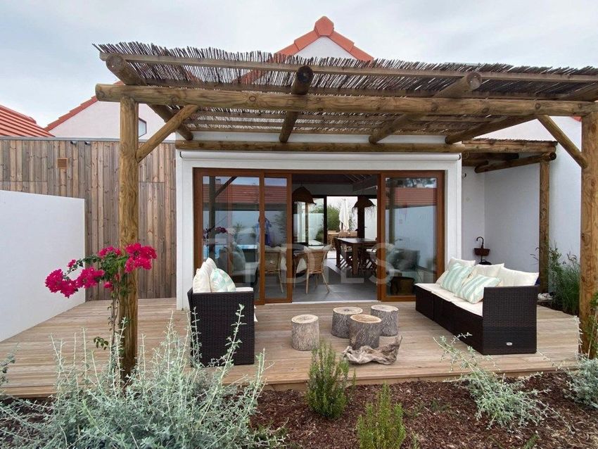 小楼房或独栋别墅出售在Rua da Eira