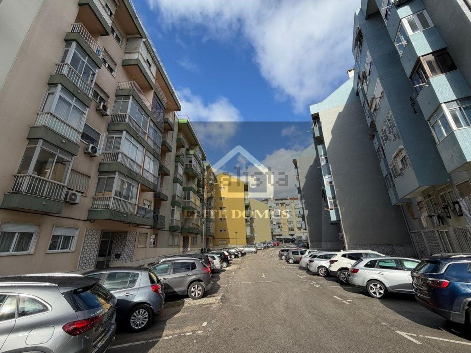 公寓 t2出售在Rua Jaime Martins Barata - 视线