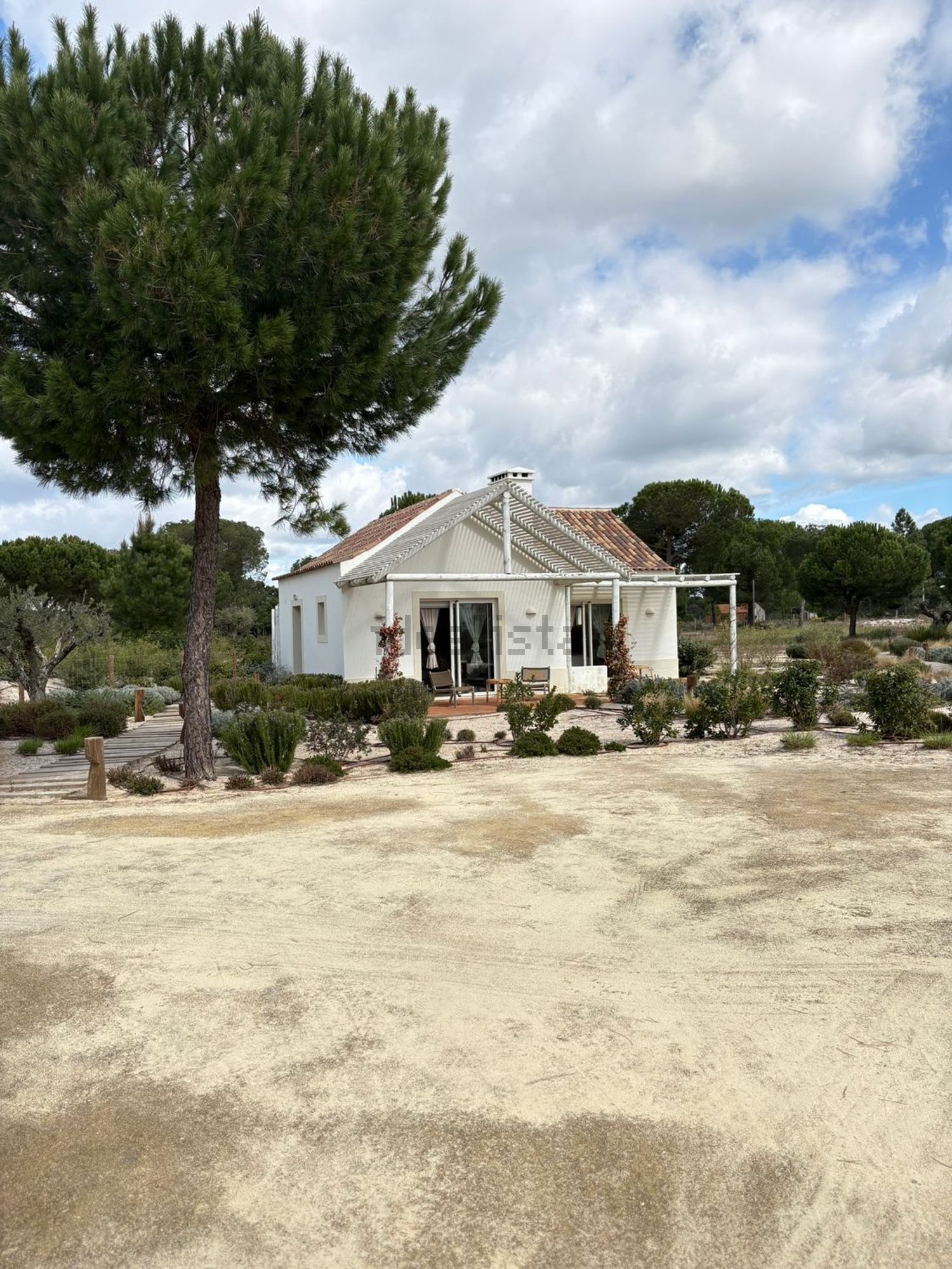 小楼房或独栋别墅出售Authentic Bicas s/n - 外立面