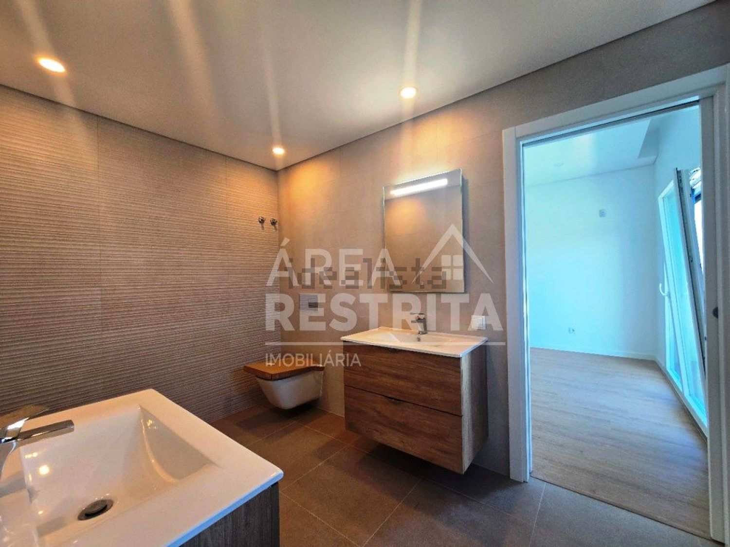 小楼房或独栋别墅出售在Rua dos Vitoriosos - 卫生间