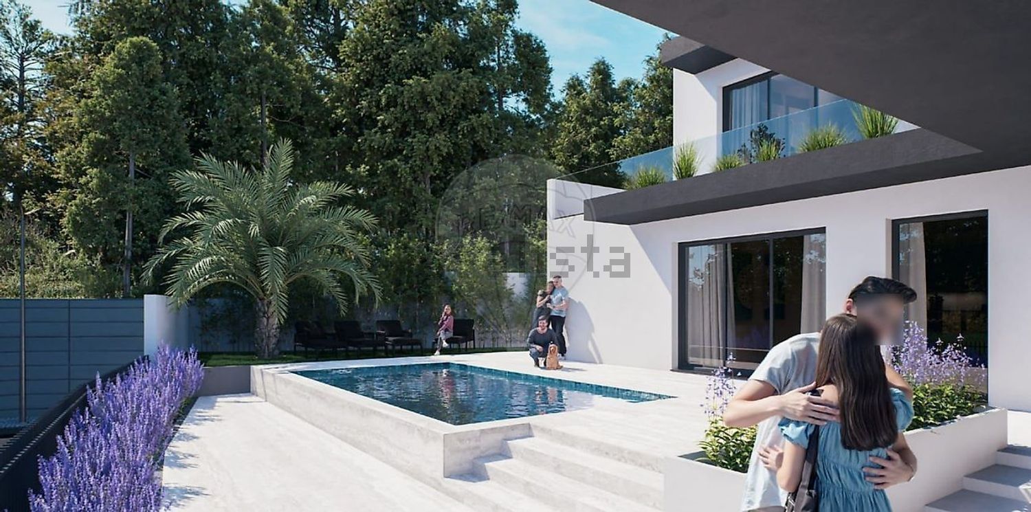 小楼房或独栋别墅出售在Rua Antero de Quental - 游泳池