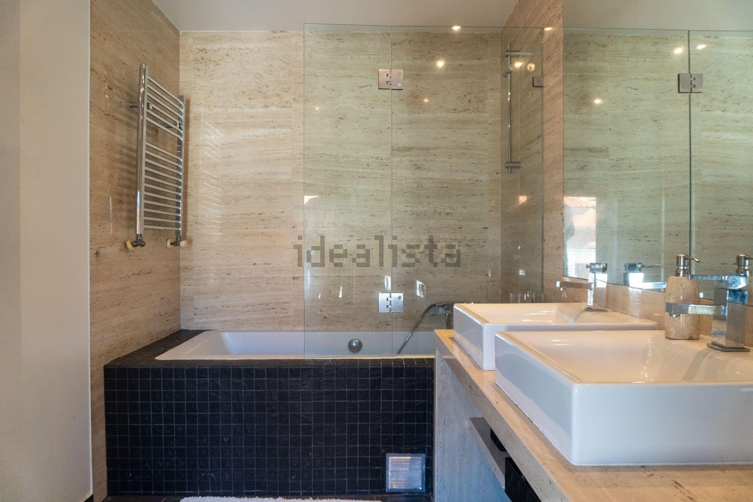 小楼房或独栋别墅出售在Rua dos Lilazes, 8 - 卫生间