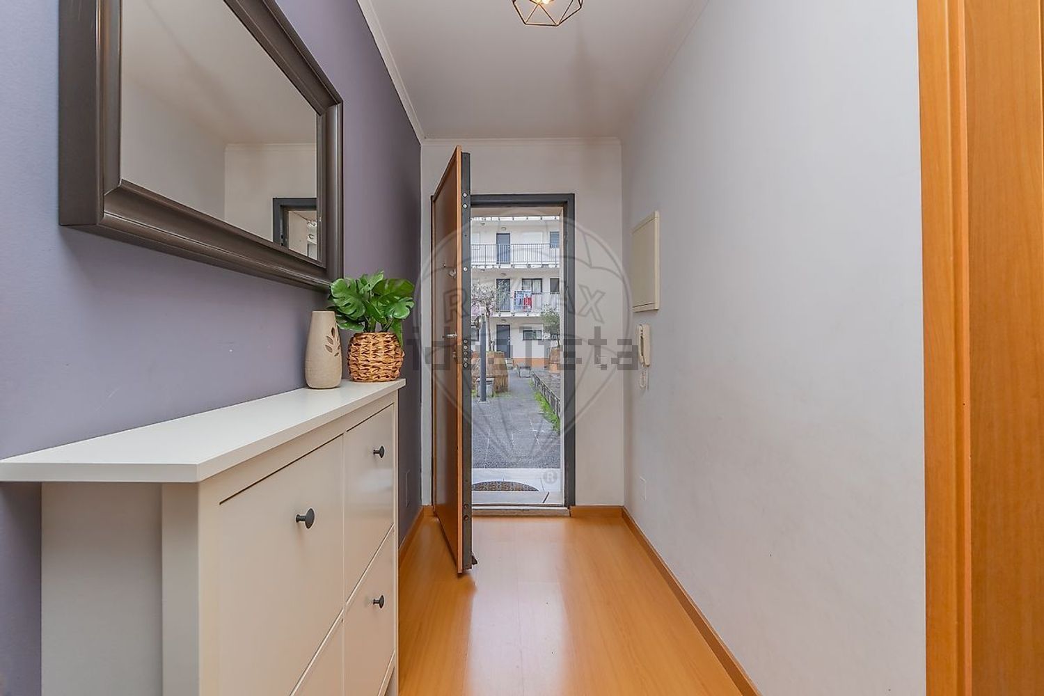 出租公寓 t2在Rua do Bairro de Nova Brasilia - 过道