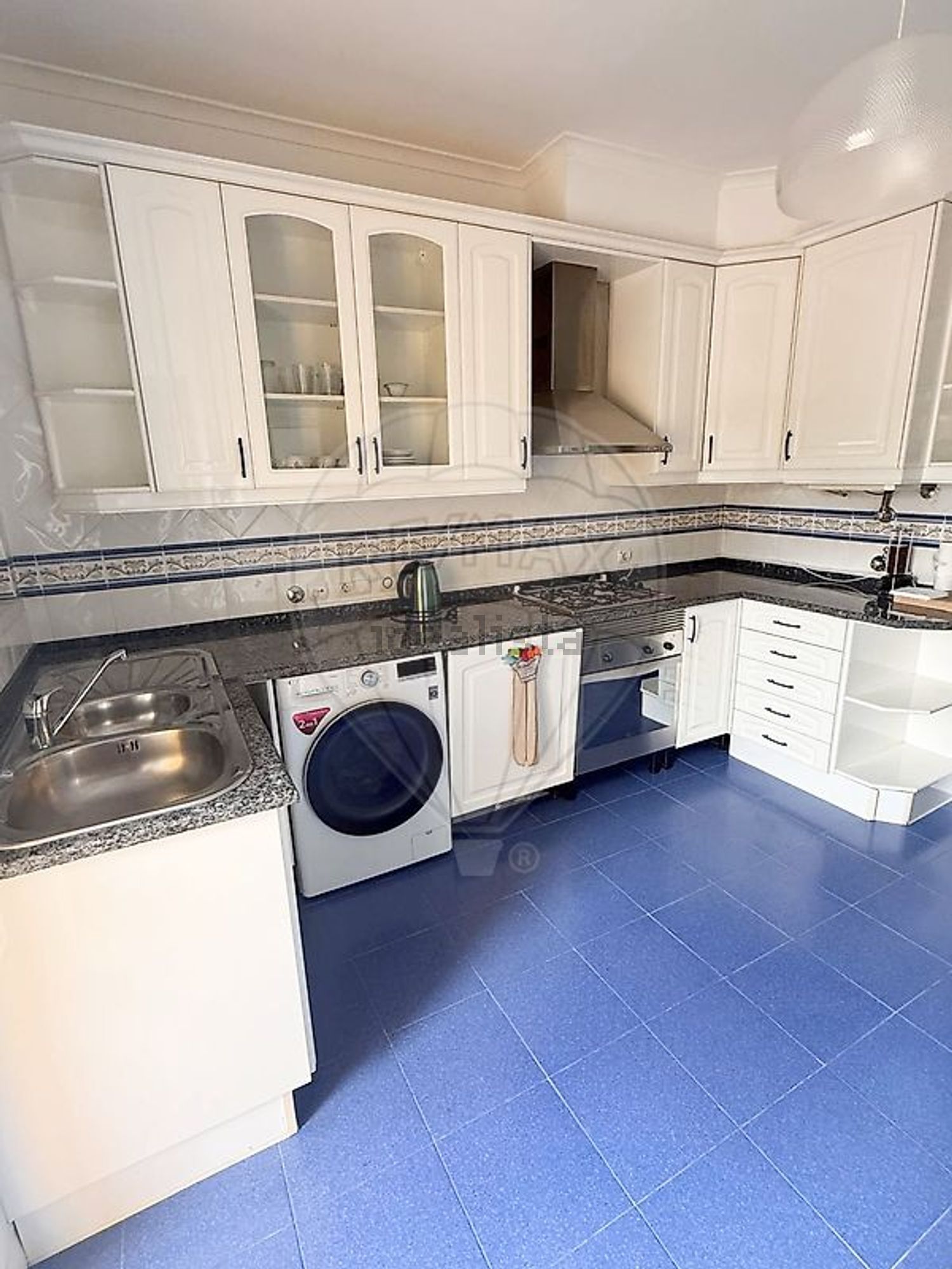 出租公寓 t3在Estrada de Asfamil e Ligeiras - 厨房