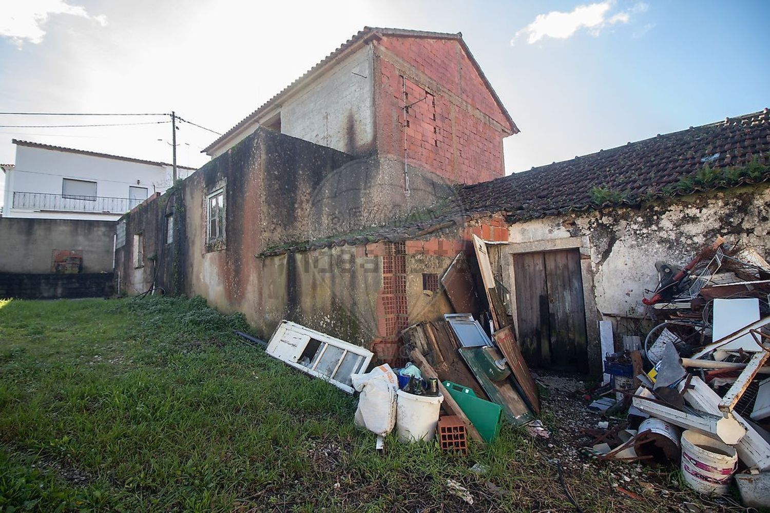 小楼房或独栋别墅出售在São Quintino - 外立面