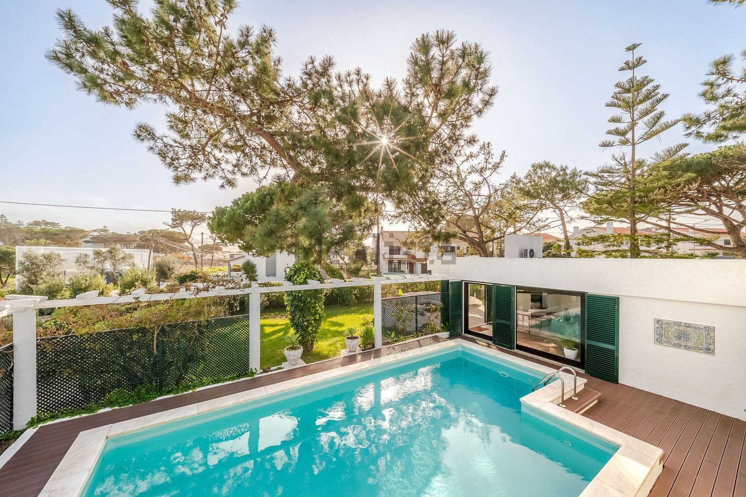 小楼房或独栋别墅出售在Rua das Quintas - 游泳池