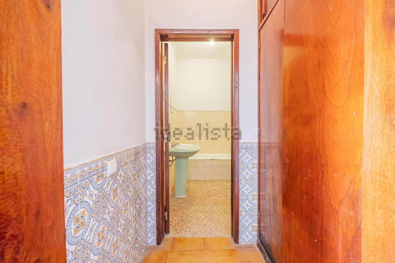 小楼房或独栋别墅出售在Rua General Humberto Delgado, 6 - 过道