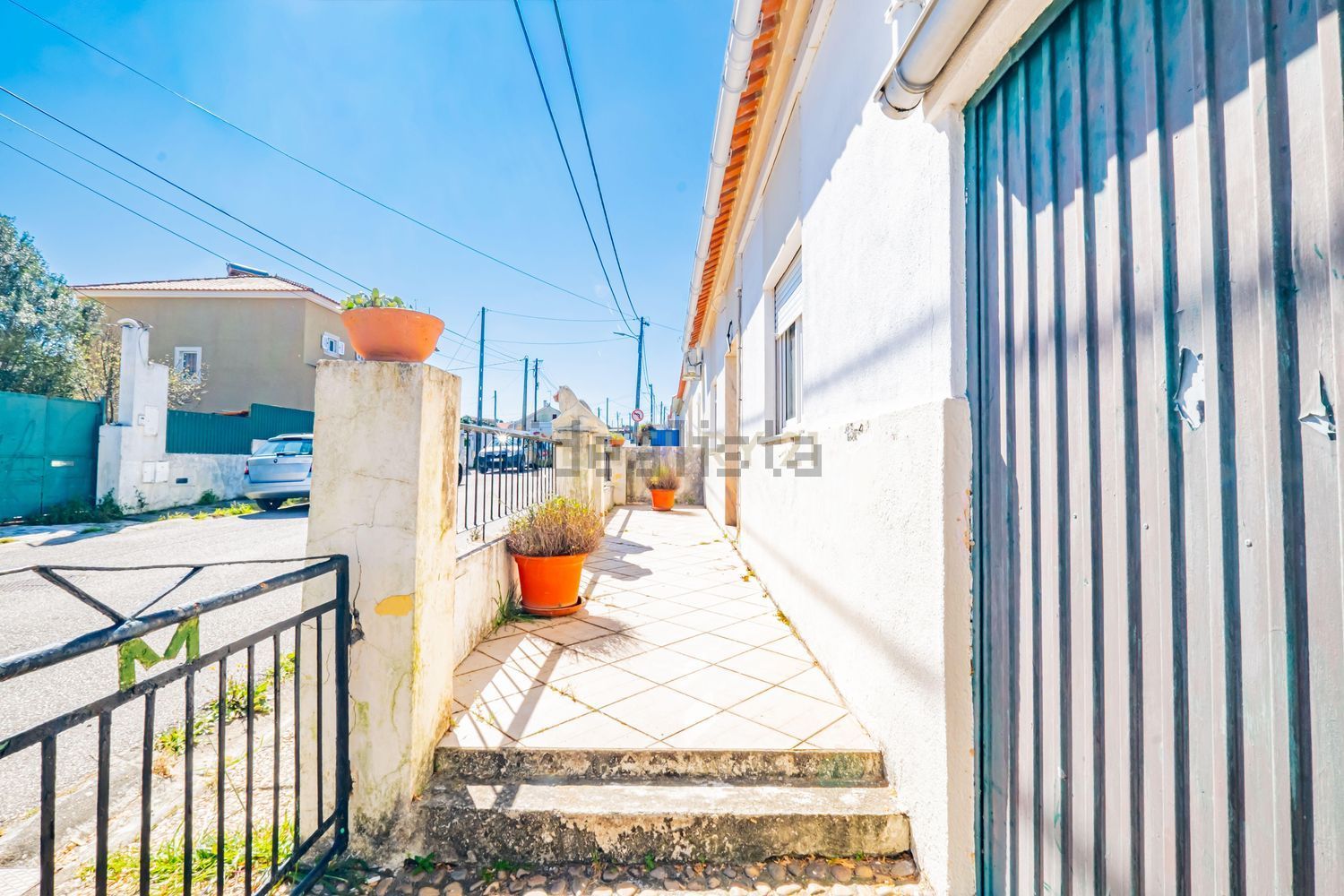 小楼房或独栋别墅出售在Rua General Humberto Delgado, 6 - 阳台