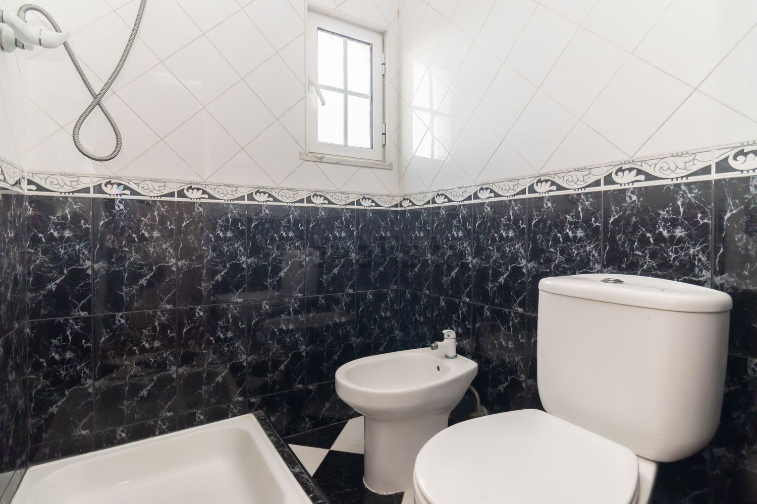 小楼房或独栋别墅出售在Avenida Padre Nabeto - 卫生间