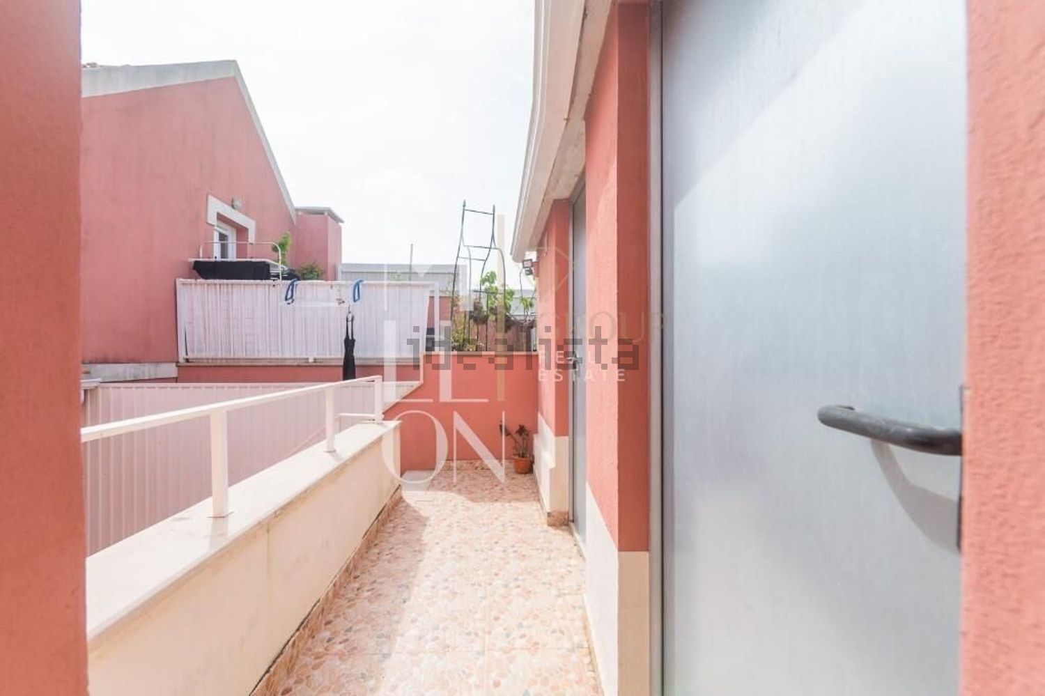 双拼别墅出售在Rua Combatentes da Grande Guerra s/n - 阳台