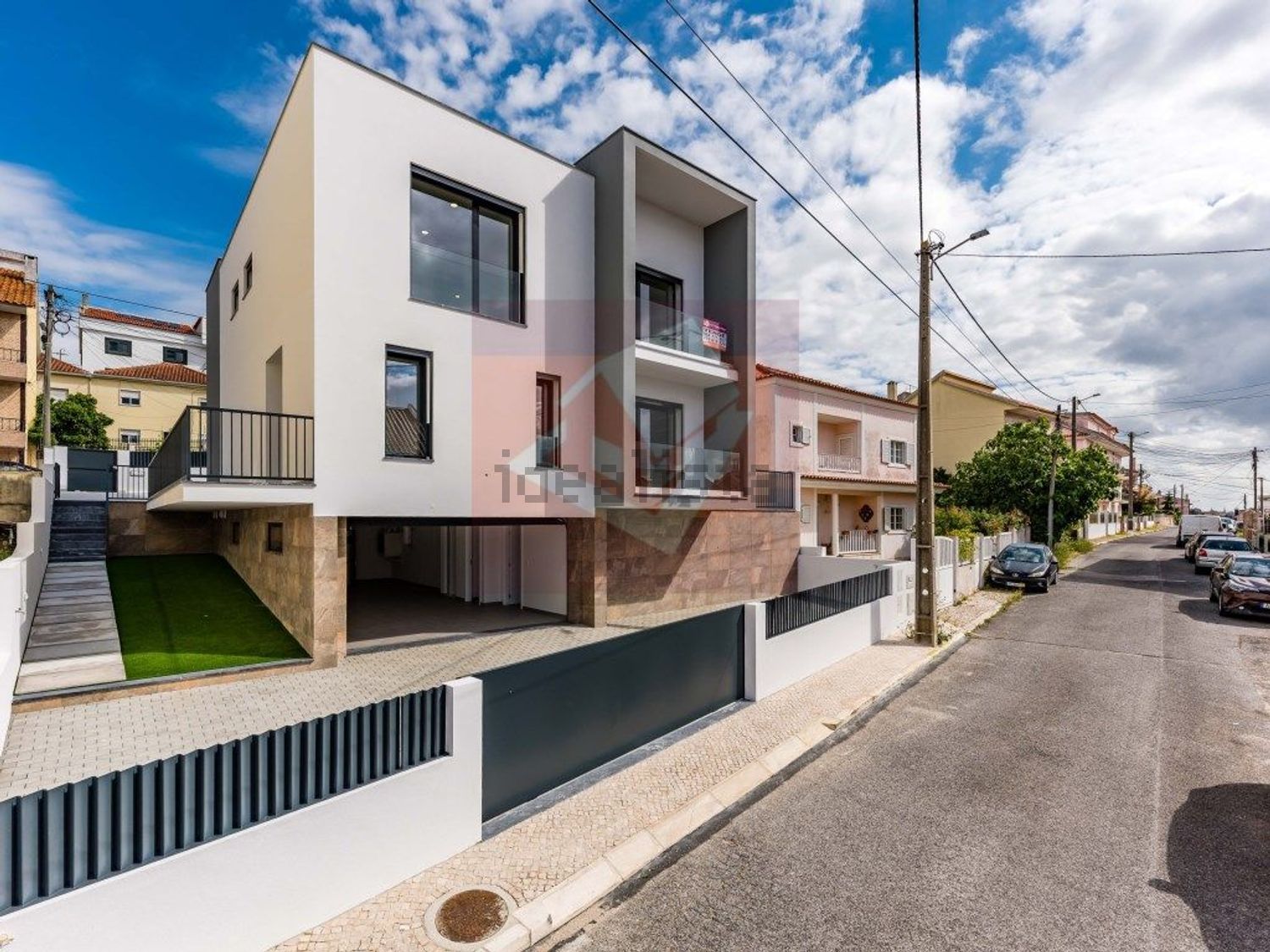 小楼房或独栋别墅出售在Pontinha e Famões - 外立面