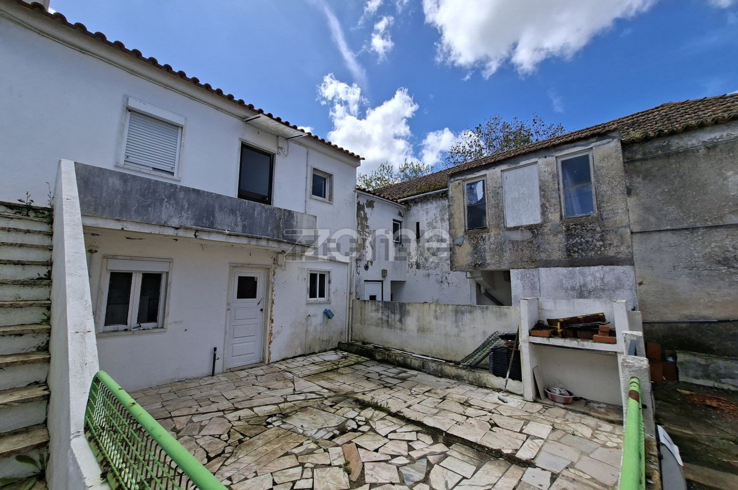 小楼房或独栋别墅出售在Rua Primeiro de Maio, 112 - 外立面