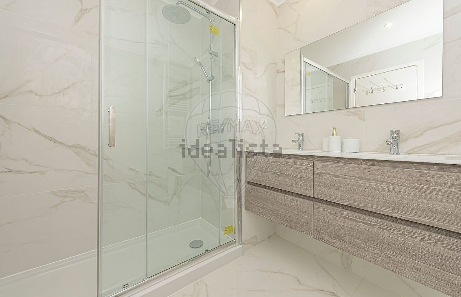 出租公寓 t2在Rua Álvaro Benamor - 卫生间