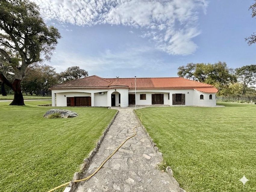 小楼房或独栋别墅出售在Alhos Vedros