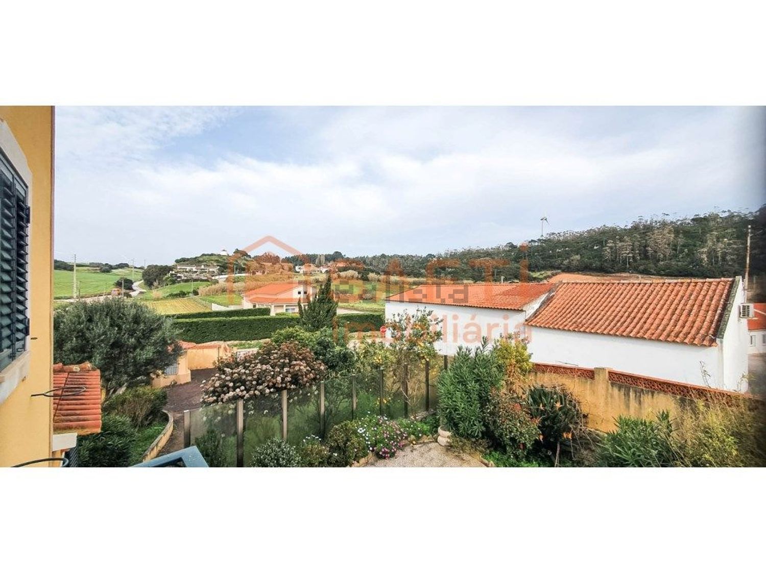 小楼房或独栋别墅出售在São Bartolomeu dos Galegos e Moledo - 照片