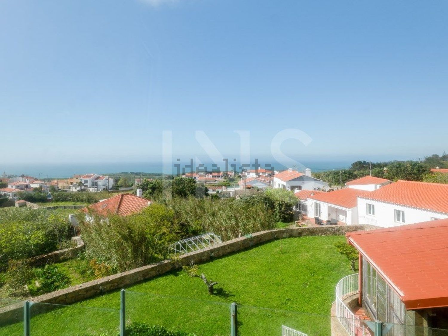 小楼房或独栋别墅出售在Rua do Beco - 游泳池