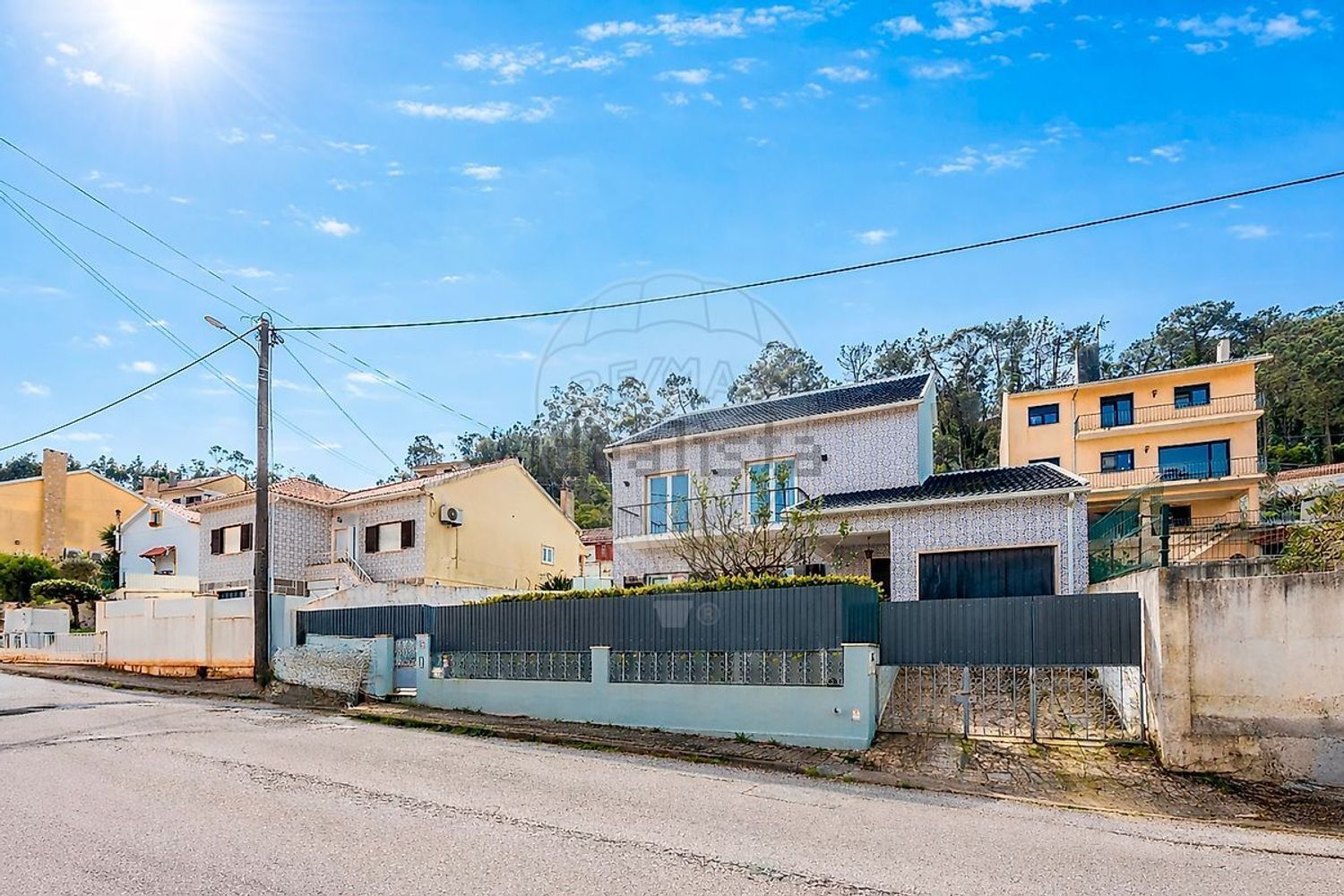 小楼房或独栋别墅出售在Rua dos Salgueirinhos - 外立面