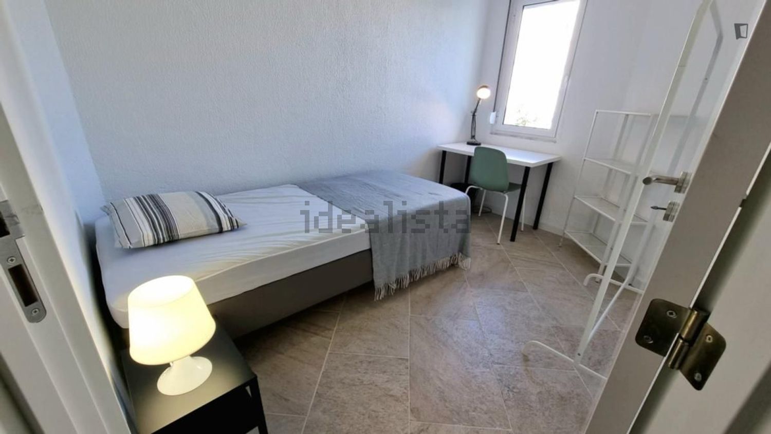 出租房间在Rua Almada Negreiros - 卧室