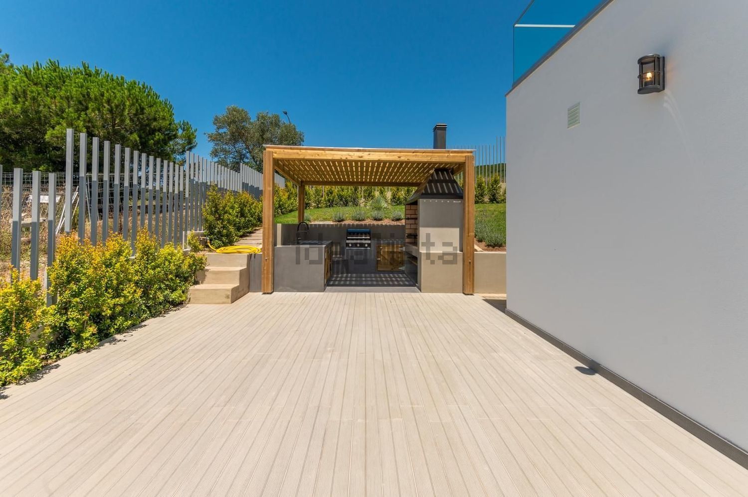 出租小楼房或独栋别墅在Rua Barruncheira - 外立面