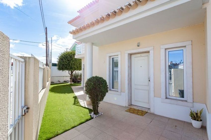 小楼房或独栋别墅出售在Travessa da Fé