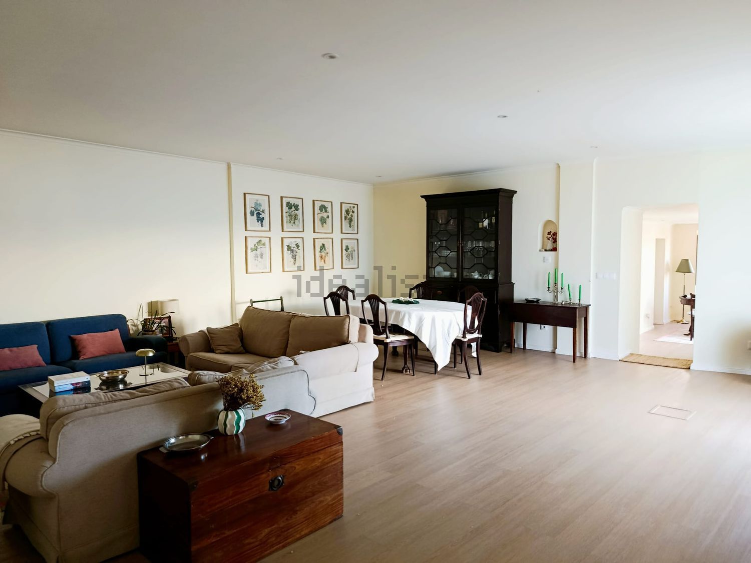 小楼房或独栋别墅出售在Peral - 客厅