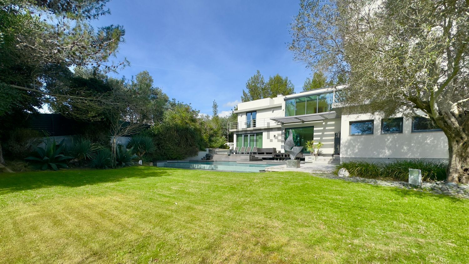 小楼房或独栋别墅出售在Rua B1 da Quinta dos Alcoutins, 10 - 外立面