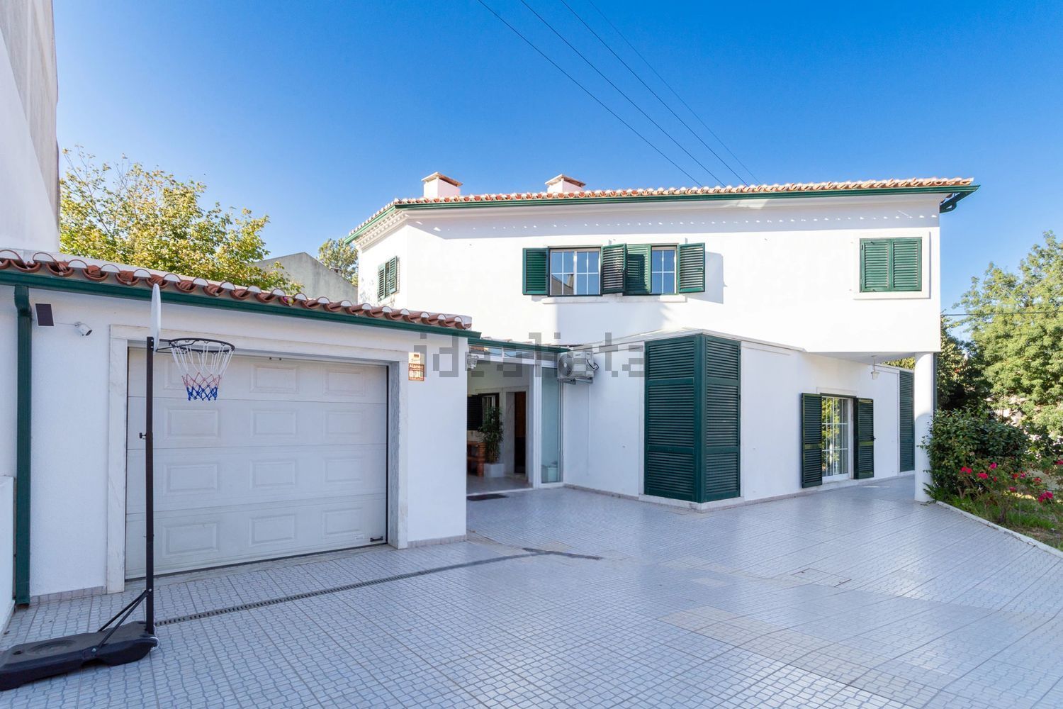 小楼房或独栋别墅出售在Rua do Alecrim - 外立面