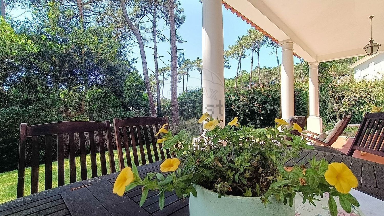 小楼房或独栋别墅出售在Rua da Mofina - 阳台