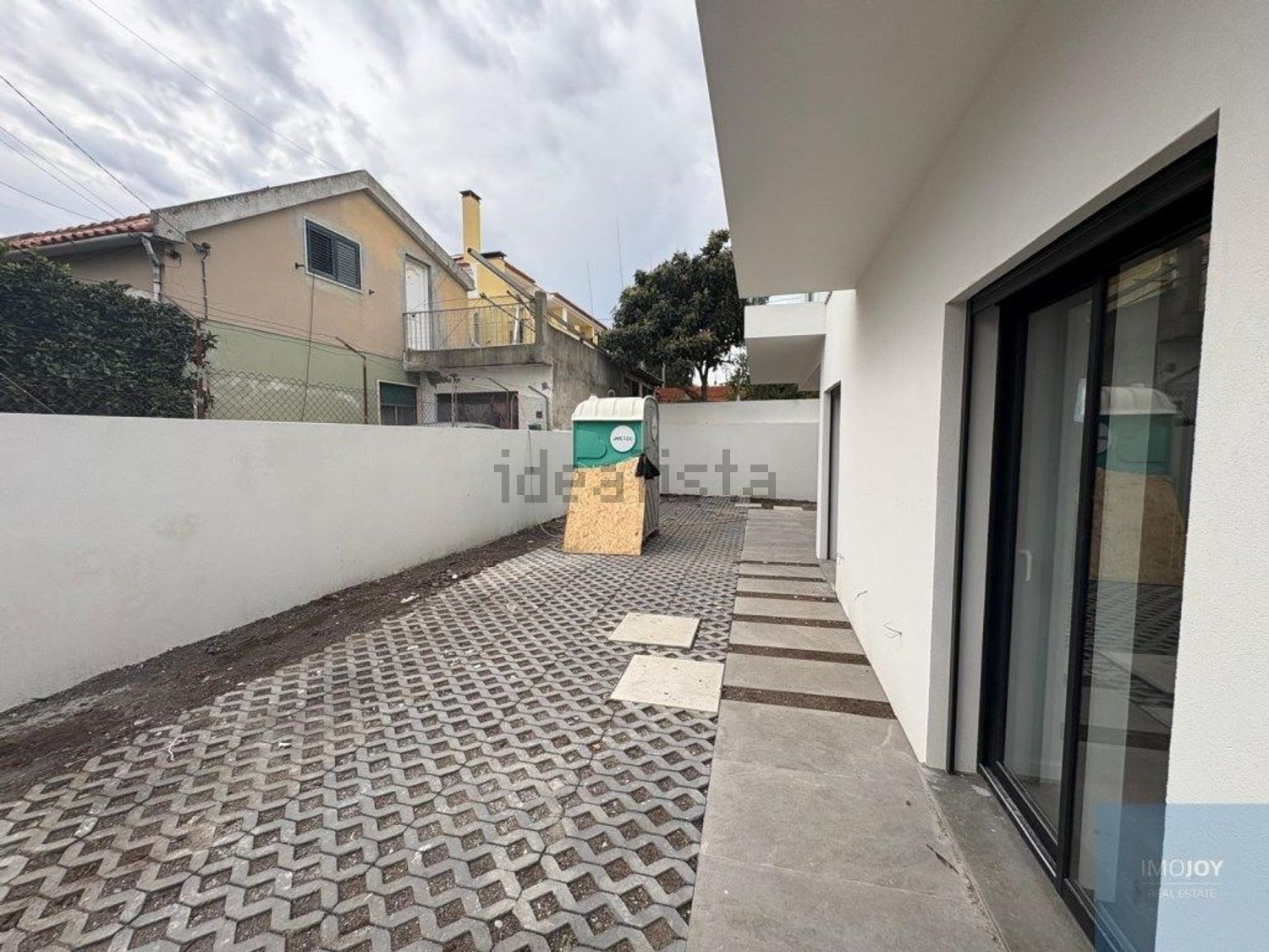 小楼房或独栋别墅出售在Rua Nuno Miguel Rodrigues - 阳台