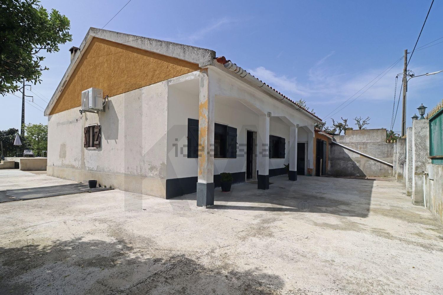 小楼房或独栋别墅出售在Rua António Aleixo - 外立面