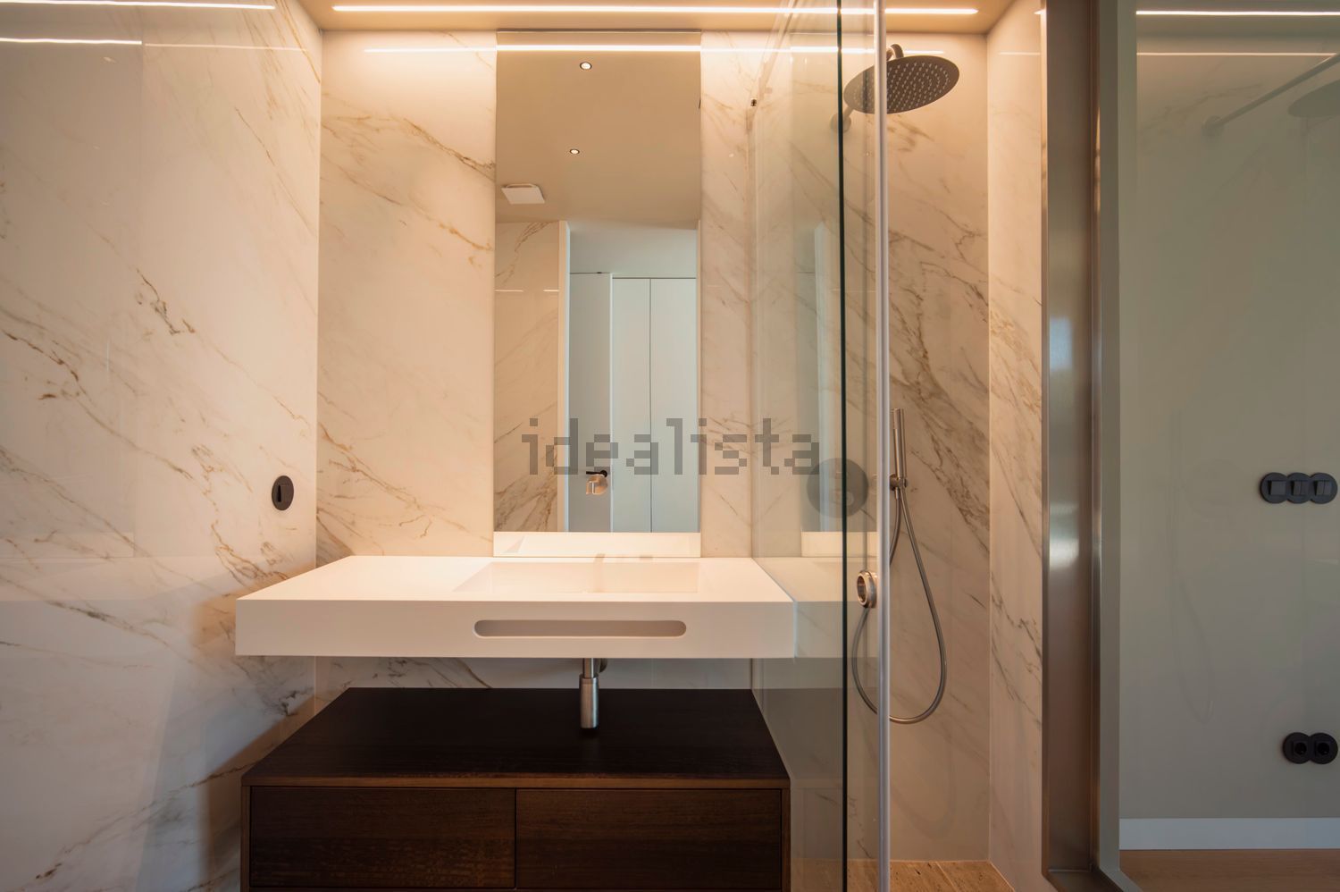 小楼房或独栋别墅出售在Avenida do Mar - 卫生间