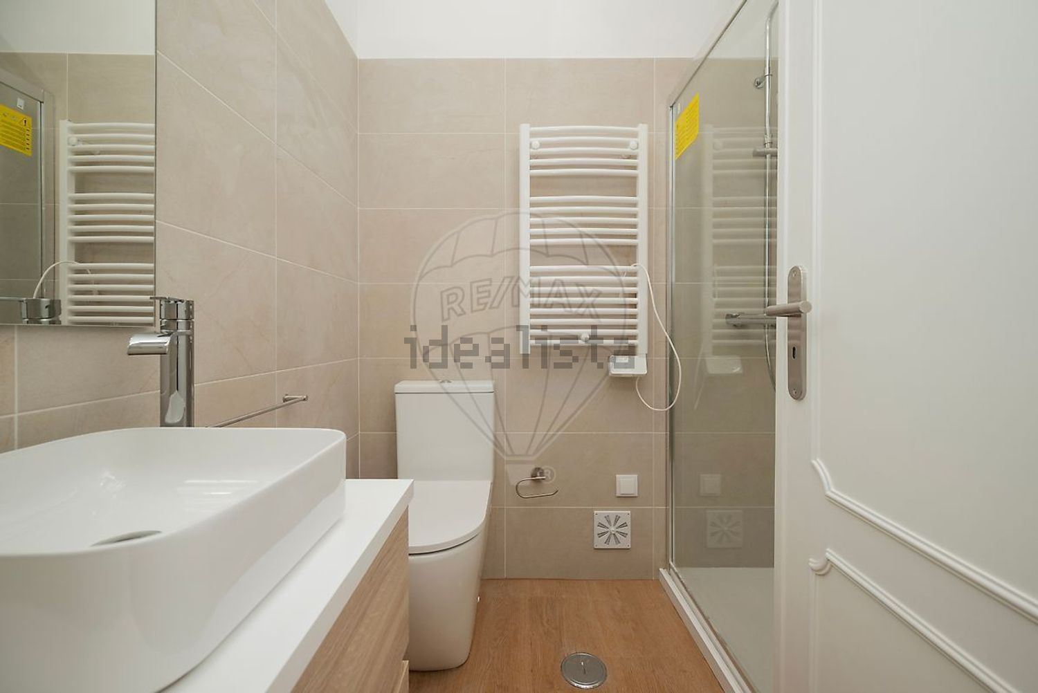 公寓 t2出售在Rua Luís Pastor de Macedo - 卫生间