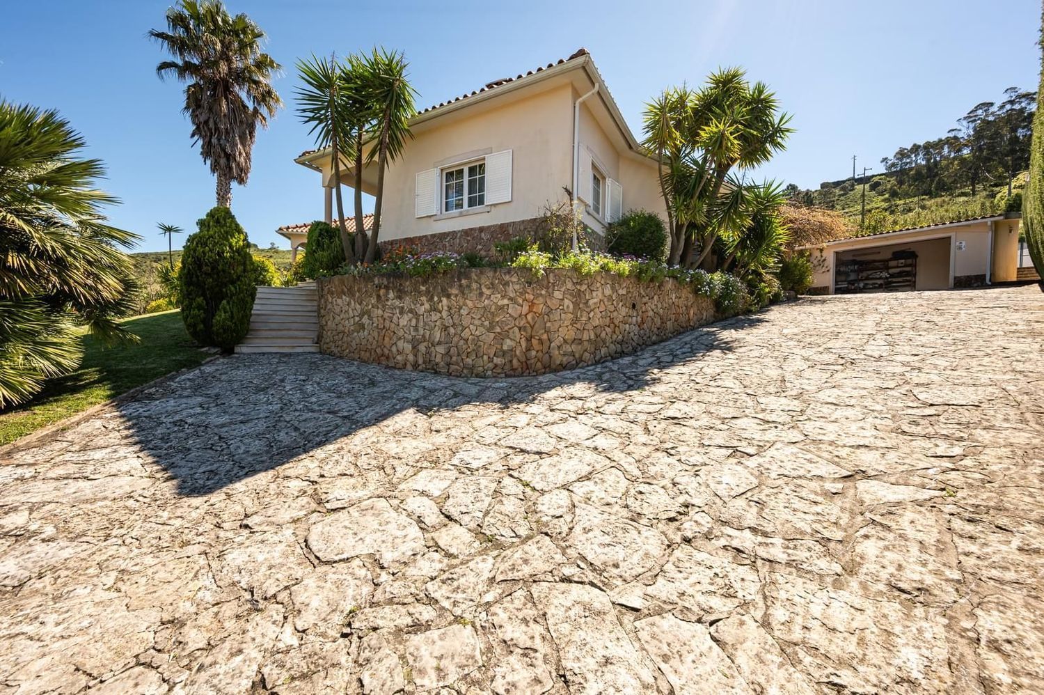 小楼房或独栋别墅出售在Rua das Eiras - 外立面