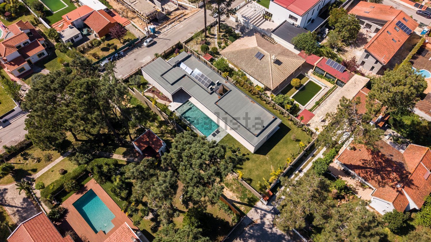 小楼房或独栋别墅出售在Avenida do Mar - 游泳池